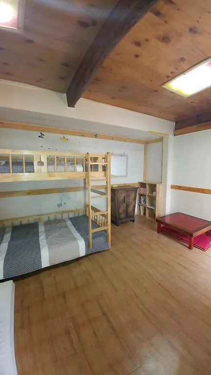 Charm Hanok Guest House Seúl