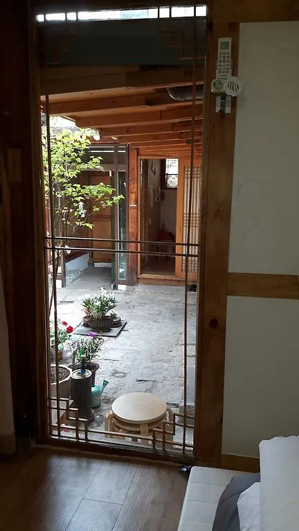 Charm Hanok Guest House Seúl