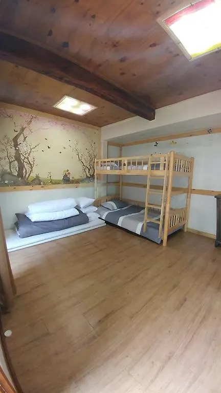 Charm Hanok Guest House Seúl
