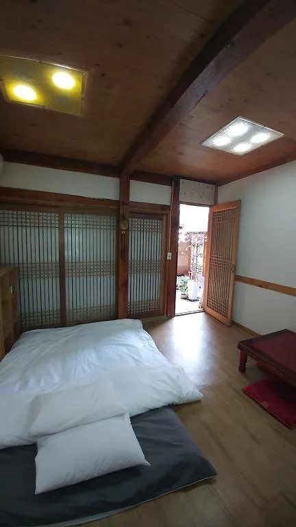 Charm Hanok Guest House Seúl